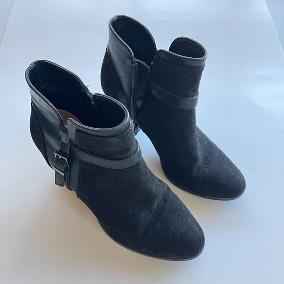 Kelly‎ & Katie DIVIA BOOTIE Shoes Black Faux Suede Womens Size 7.5M Chunky Heels - Picture 2 of 7